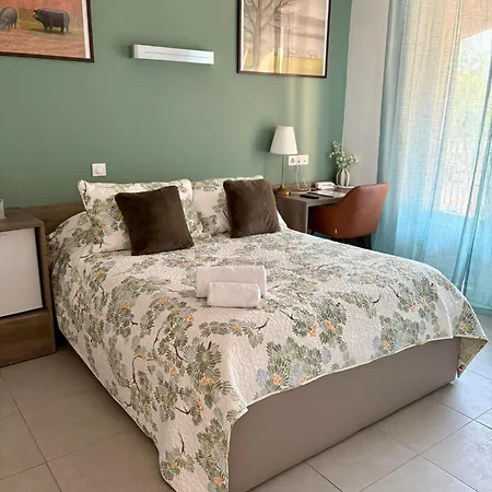 Hoteliere Du Magnoac Отель Castelnau-Magnoac